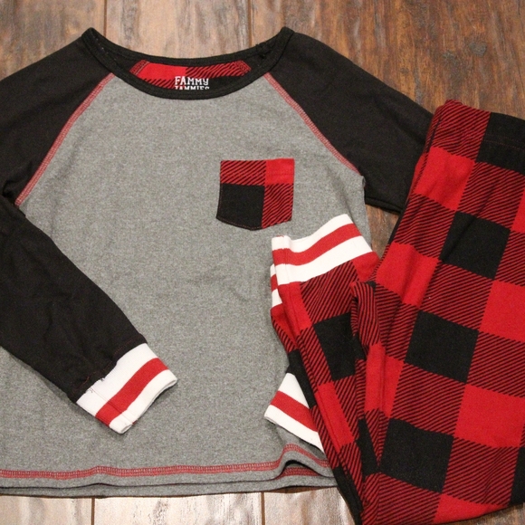 3/$25 🏷 Fammy Jammies Red & Black Plaid PJs Size 5Y - Picture 2 of 2